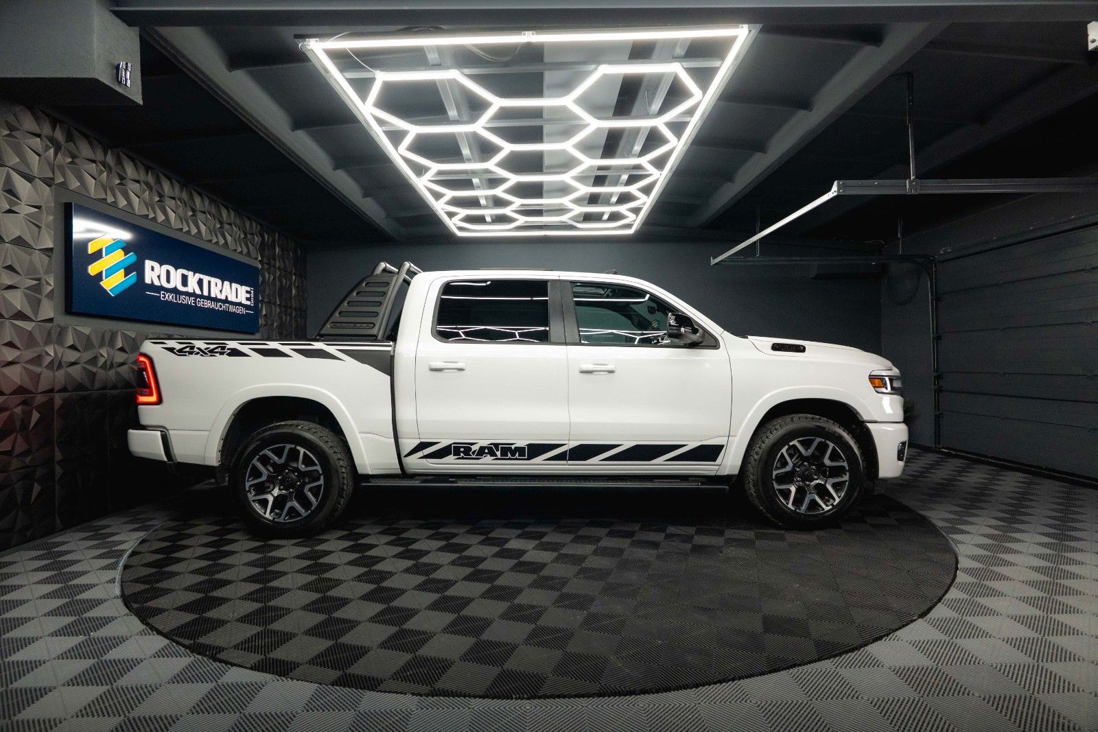 Fahrzeugabbildung Dodge RAM 3.0 MY 25 TWIN TURBO LARAMIE Night Pano ACC