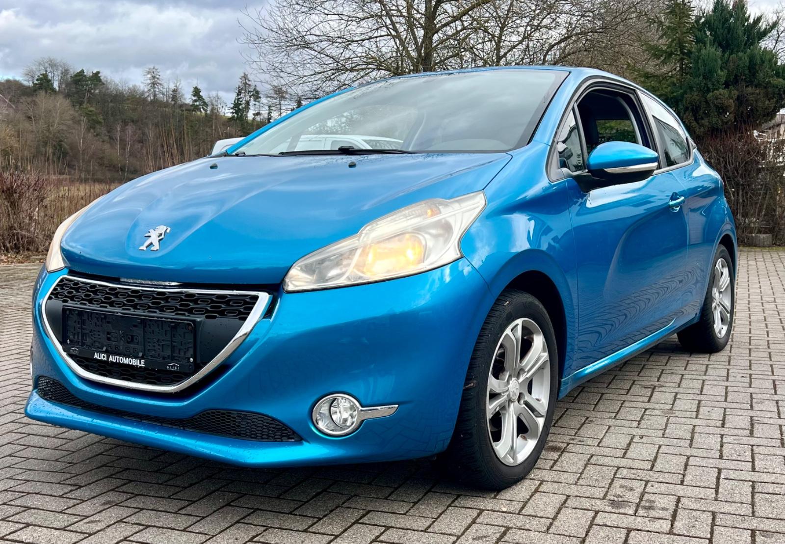 Peugeot 208 Active *TOP* wenig Km