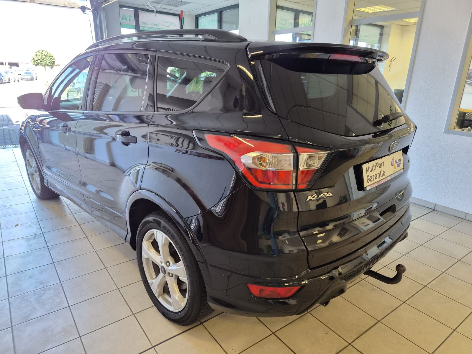 Fahrzeugabbildung Ford Kuga ST-Line/Xenon/GARANTIE/1. HAND