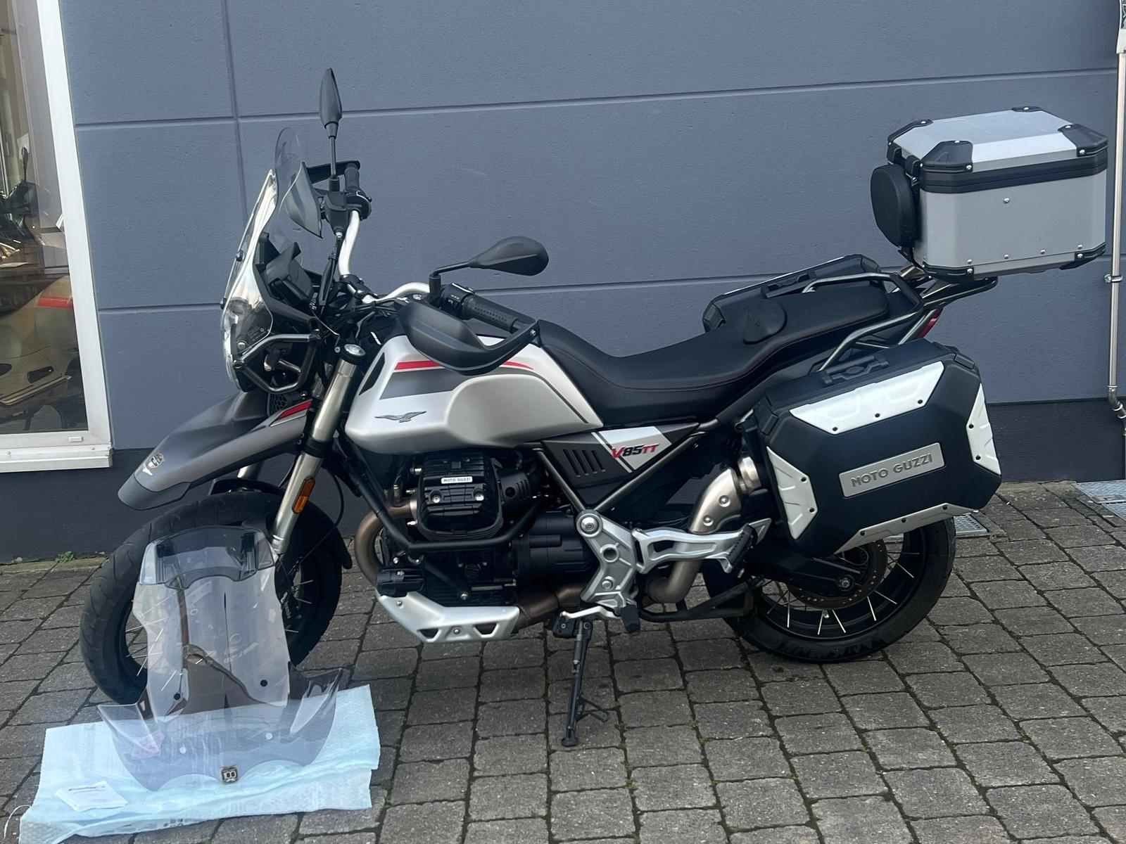 Moto Guzzi V85 TT Travel inkl. Topcase, Nebelscheinwerfer