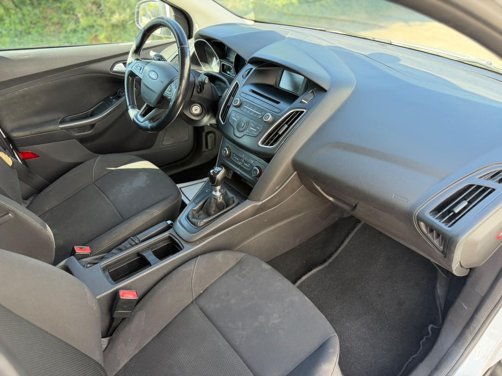 Ford Focus 2015 — фото 12