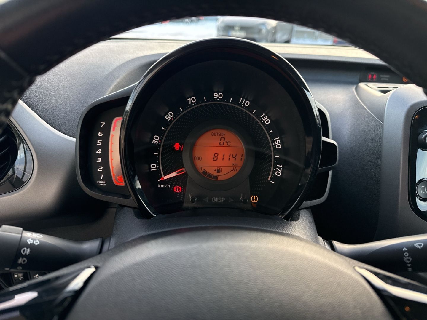 Fahrzeugabbildung Toyota Aygo X-Play Team D Apple CarPlay Android Auto Al