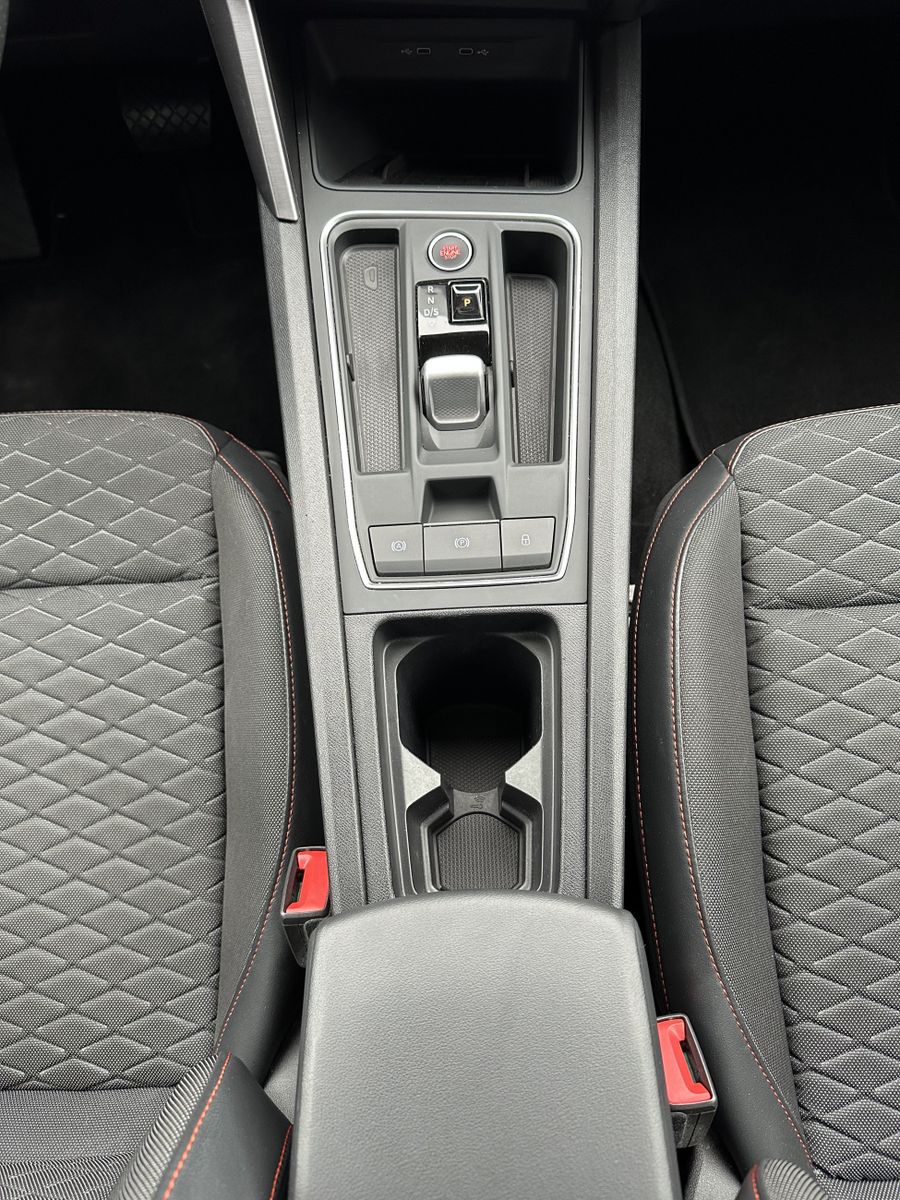 Fahrzeugabbildung SEAT Leon Sportstourer 2.0 TDI FR NAV+LED+VCOCK+KAMER