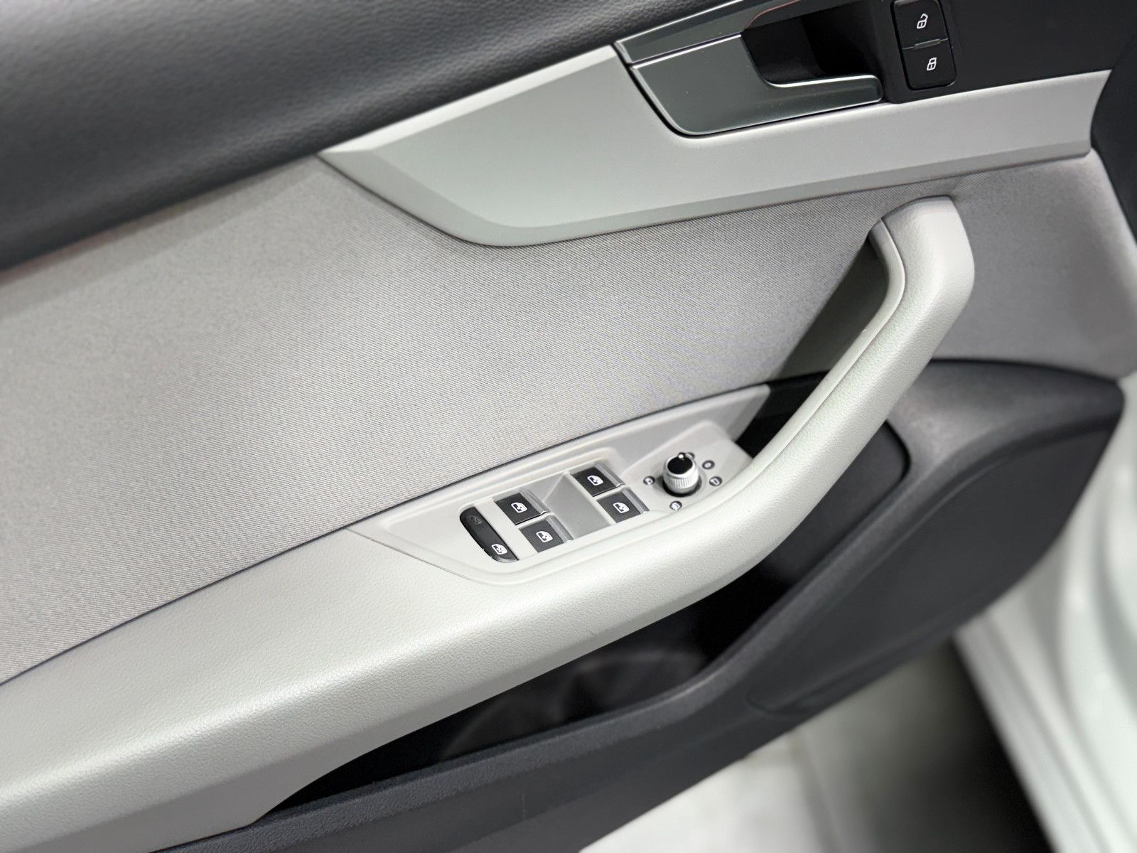 Fahrzeugabbildung Audi A4 Avant 35 TDI advanced|MATRIX|LCI|RF-KAMERA