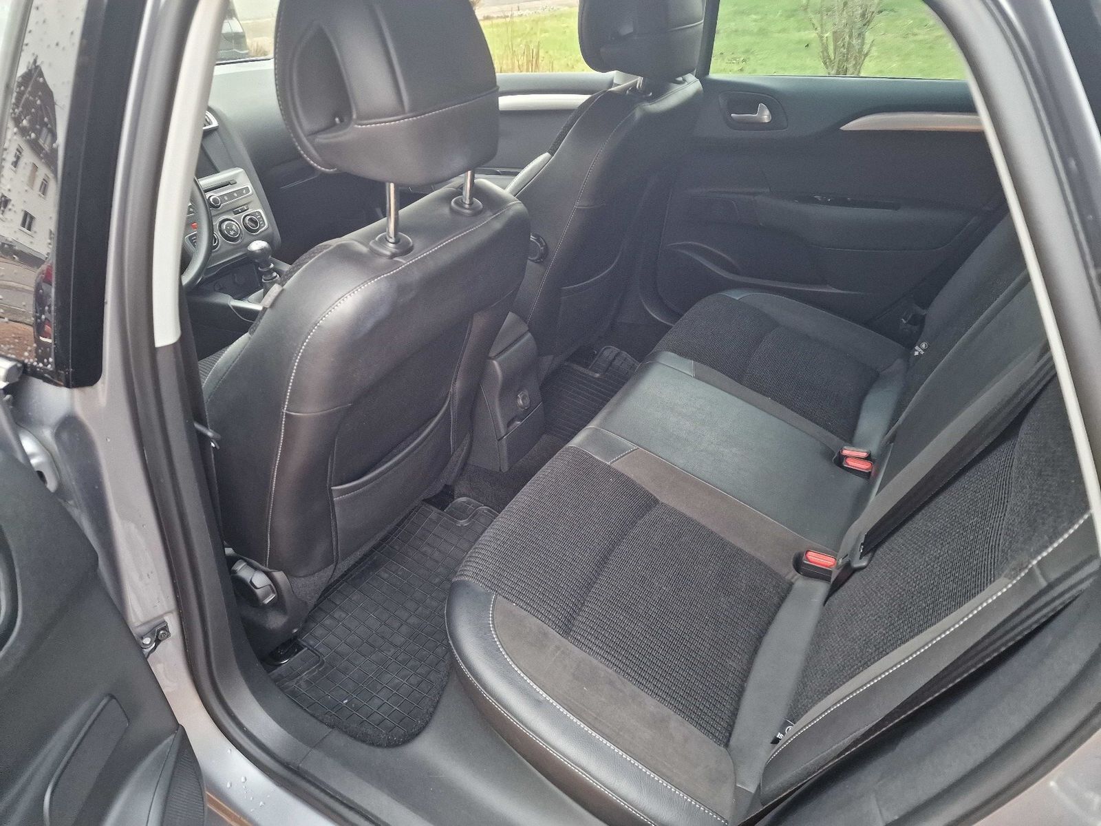 Fahrzeugabbildung Citroën C4 Lim. Shine, Navi,Sitzheiz.,PDC