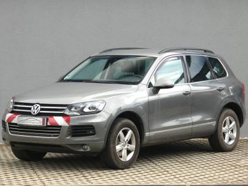 Volkswagen Touareg - 1