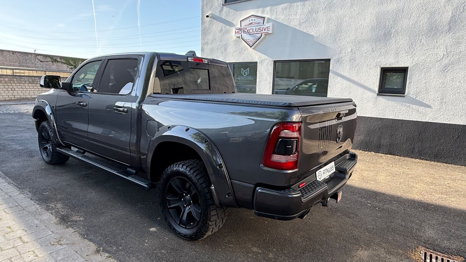 Fahrzeugabbildung Dodge RAM Gen.5  Panorama-LED-Kamera-Sitzkühlung
