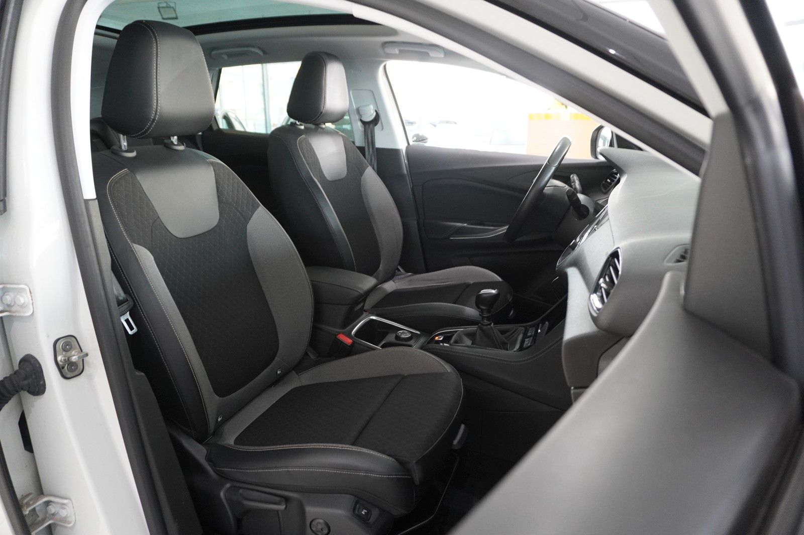 Fahrzeugabbildung Opel Grandland (X) 1.2T INNOV. NAVI/LED/KAMERA/PANO.
