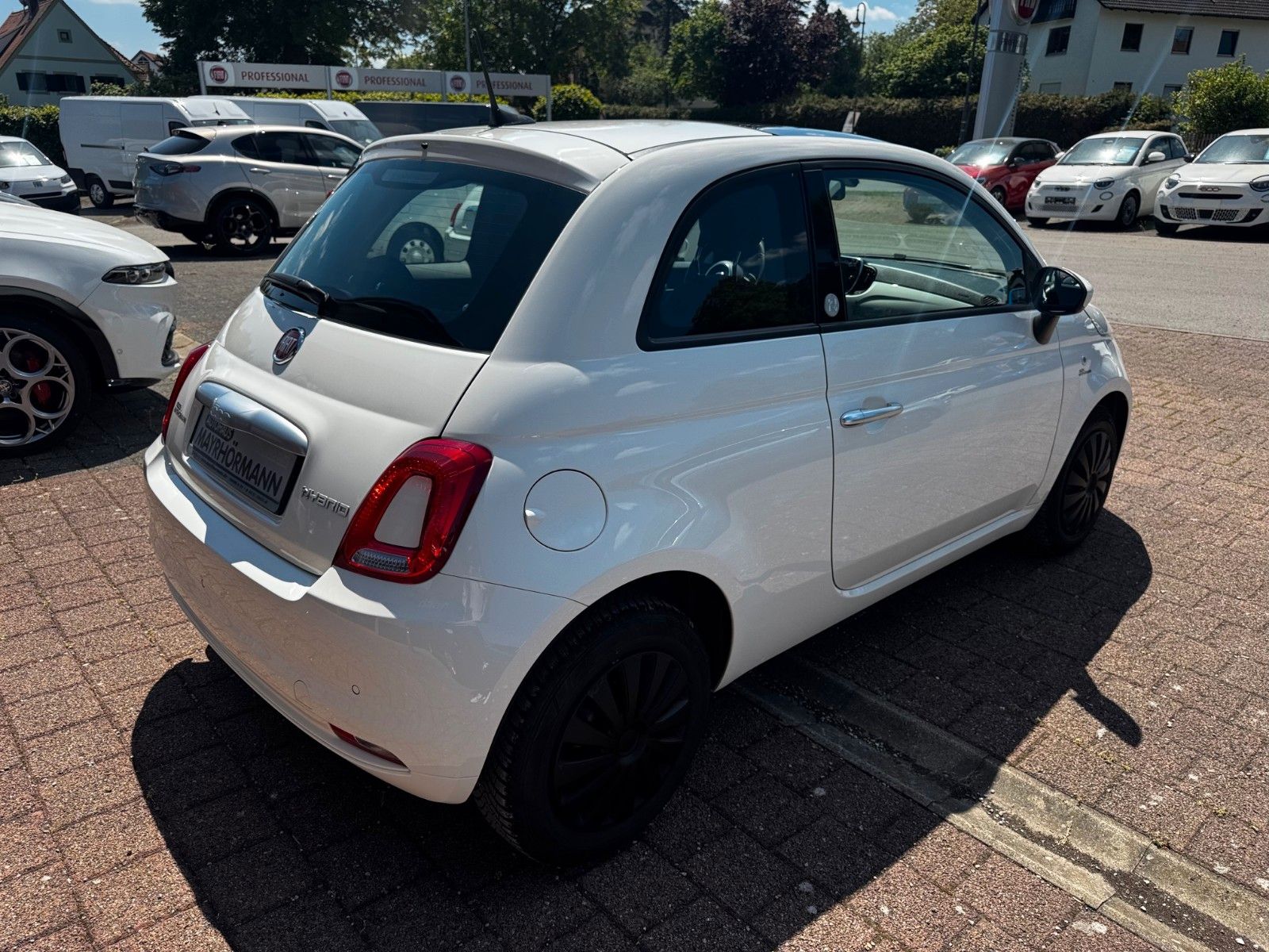 Fahrzeugabbildung Fiat 500 1.0 Launch Edition Glasdach Carplay Klima