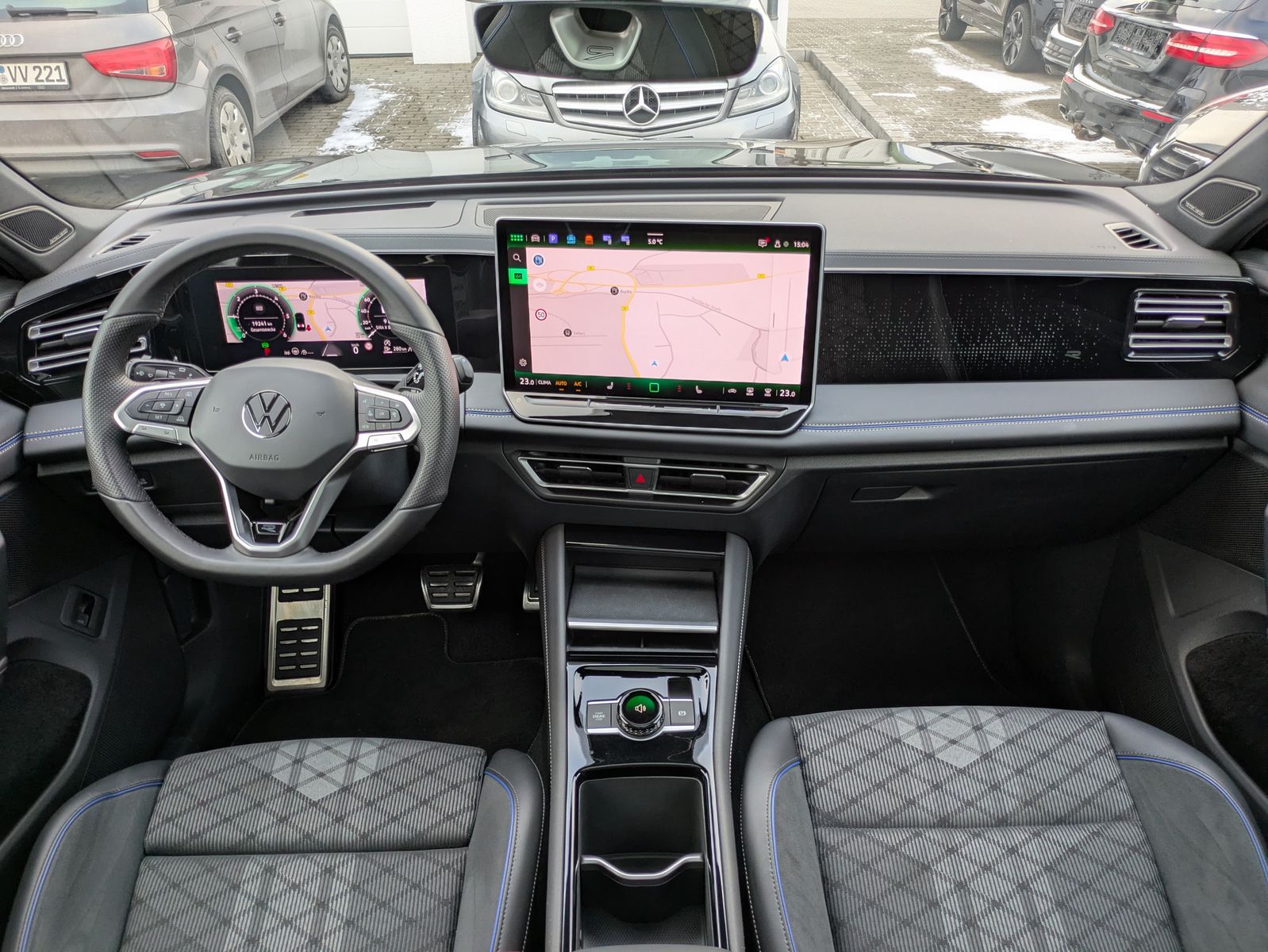 Fahrzeugabbildung Volkswagen Tiguan 2.0 TDI 4M R-Line PANO*H&K*AHK*MATRIX*20"