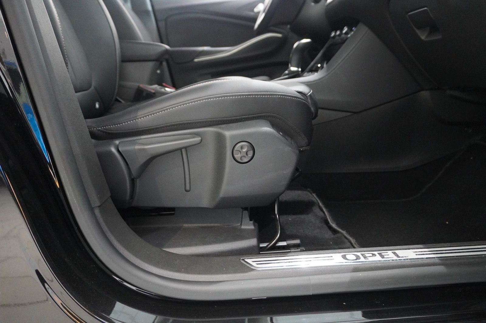 Fahrzeugabbildung Opel Grandland (X) 1.5D ULTIMATE NAVI/LED/360°/SH/AHK