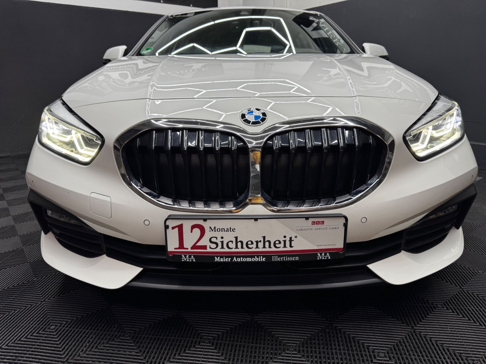 BMW 118d Limousine Advantage*Ambiennte*LED*SHZ imagem 2