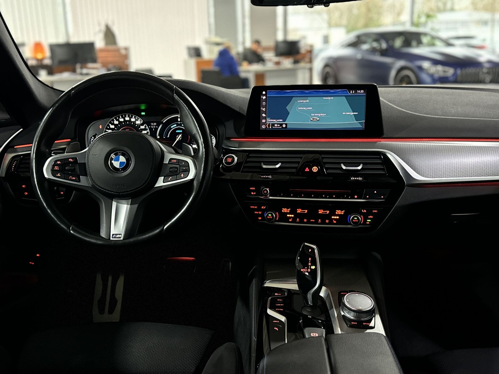 Fahrzeugabbildung BMW 530e  iP M Sport Kamera DAB H/K NaviPro ACC Alar