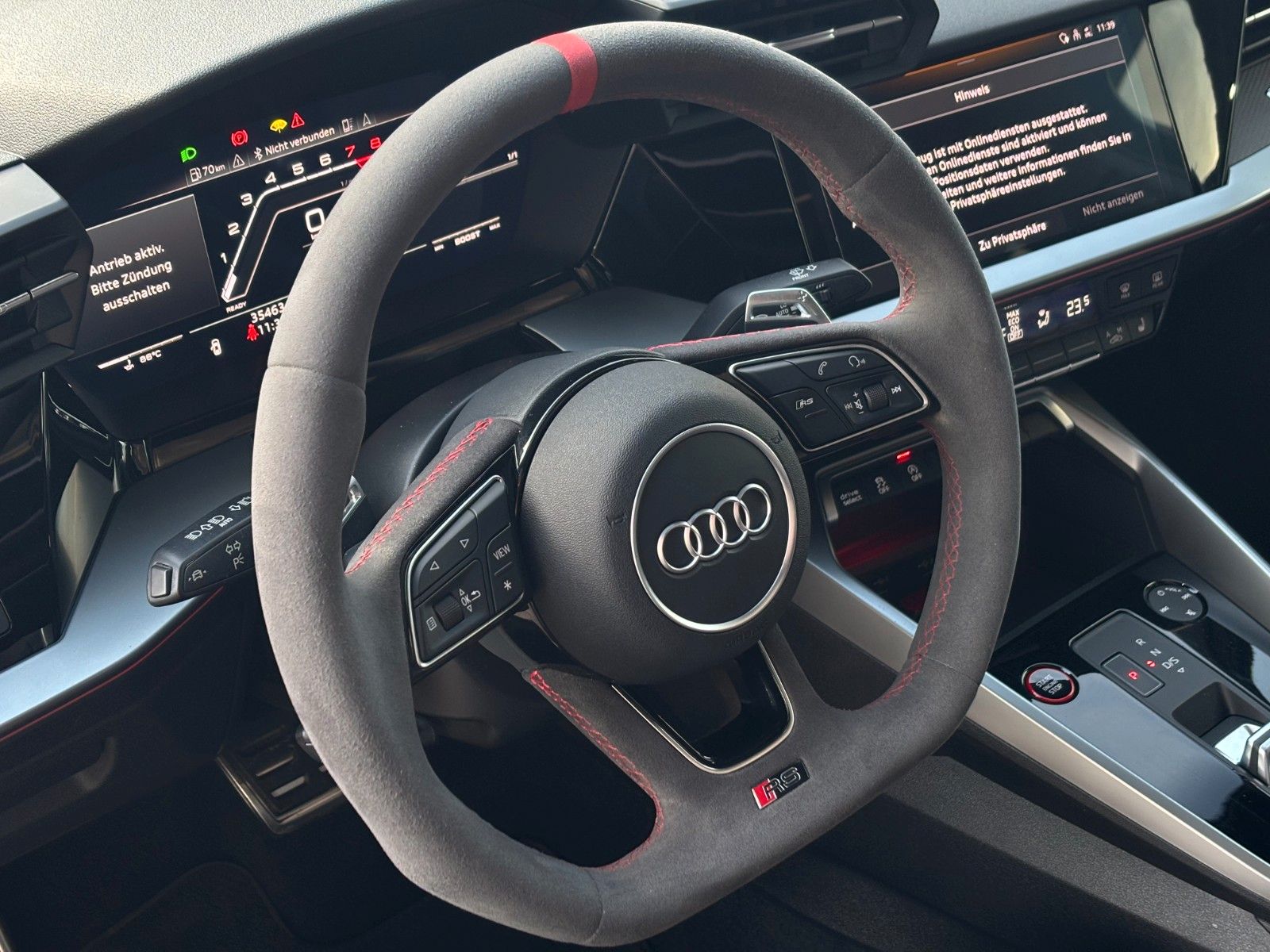 Fahrzeugabbildung Audi RS3 Lim. *Panorama*RS-Sitze*Carplay*SportAuspuff
