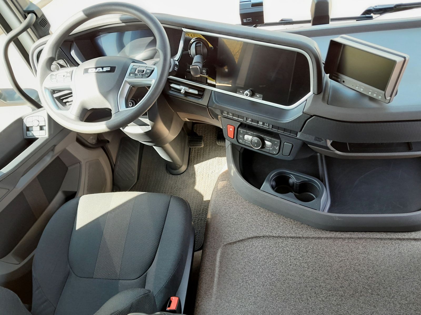 Fahrzeugabbildung DAF FA XD 370 zikun Swing-Board-Aufbau