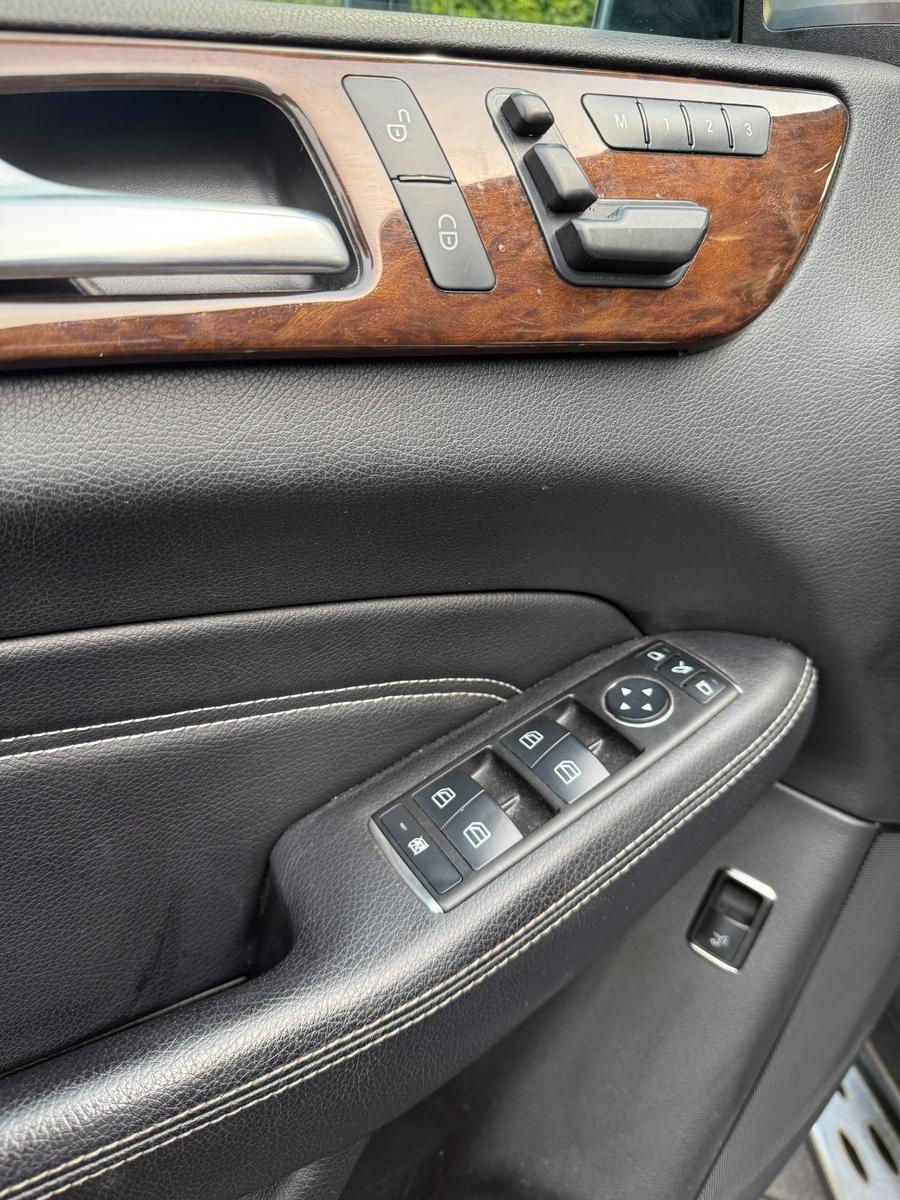 Mercedes-Benz ML 350  TÜV NEU Top-Zustand Leder 140Tkm