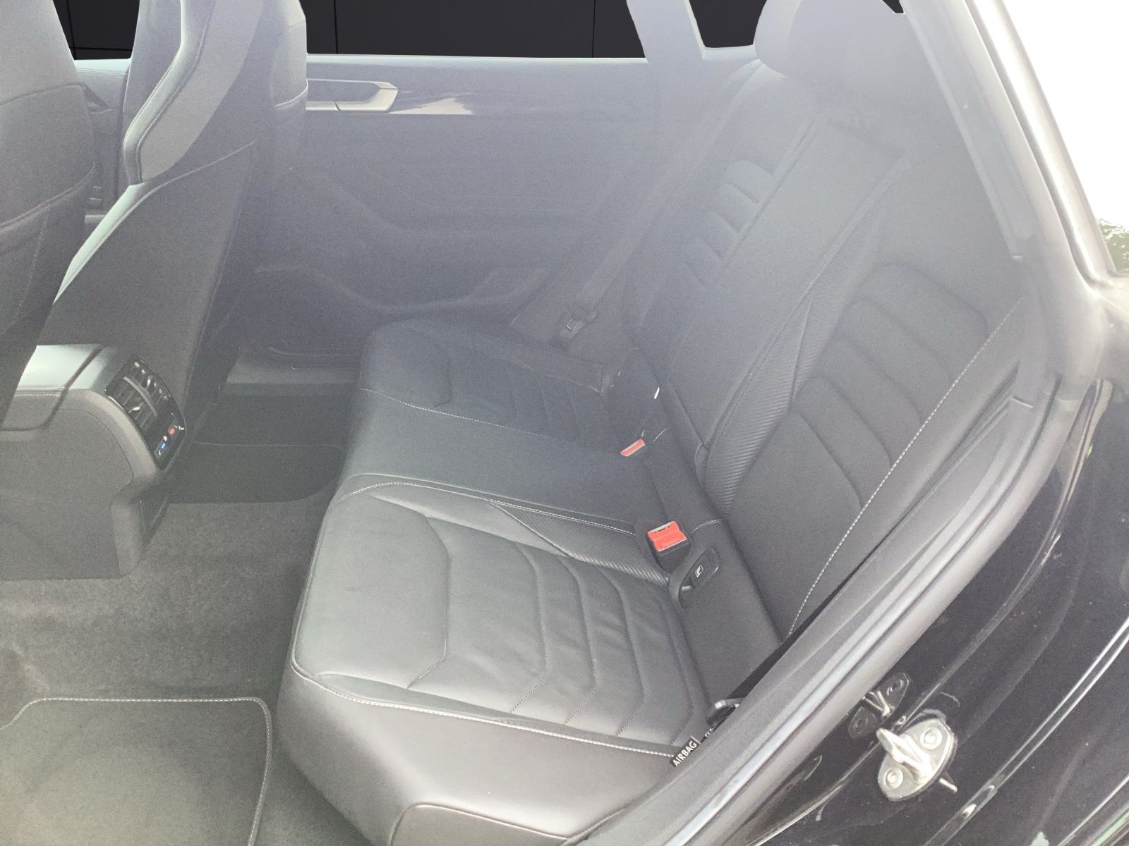 Fahrzeugabbildung Volkswagen Arteon Shooting Brake R-Line 4 IQ.Light Navi ACC