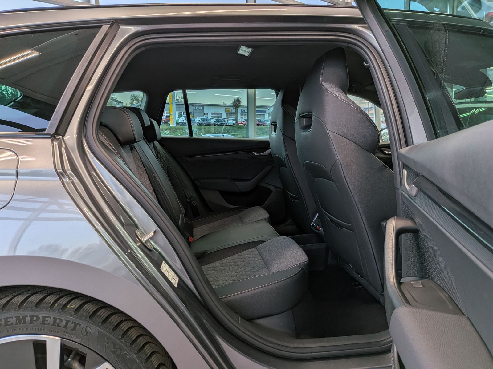 Fahrzeugabbildung SKODA Octavia 2.0 TDI DSG Sportline Matrix AHK 5J-Gara