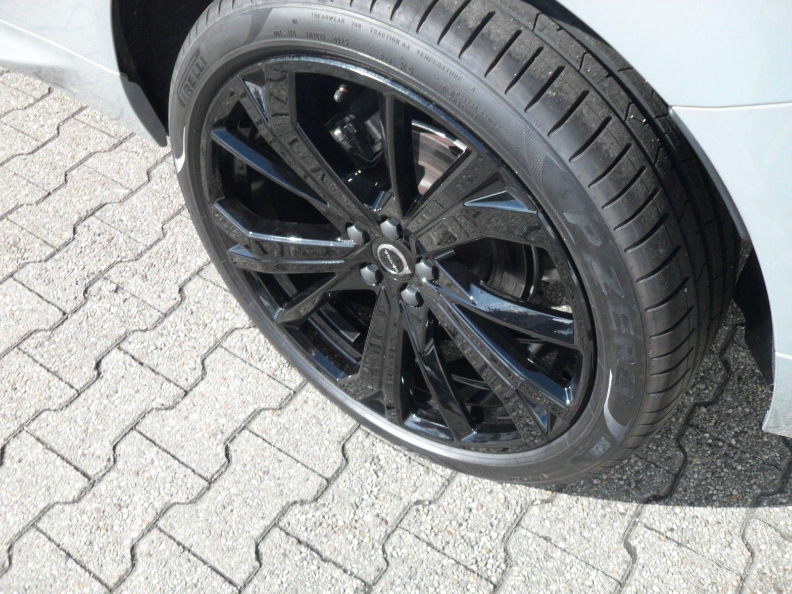 Fahrzeugabbildung Volvo XC 60 B5 Plus Black Edition AWD | Headup