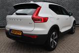 Volvo XC40 2.0 B4 Plus Dark | AHK| ACC |2WD| Beheizbar - weiße Volvo XC40