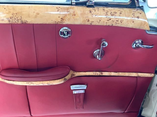 Fahrzeugabbildung Mercedes-Benz 220 S Cabriolet Ponton