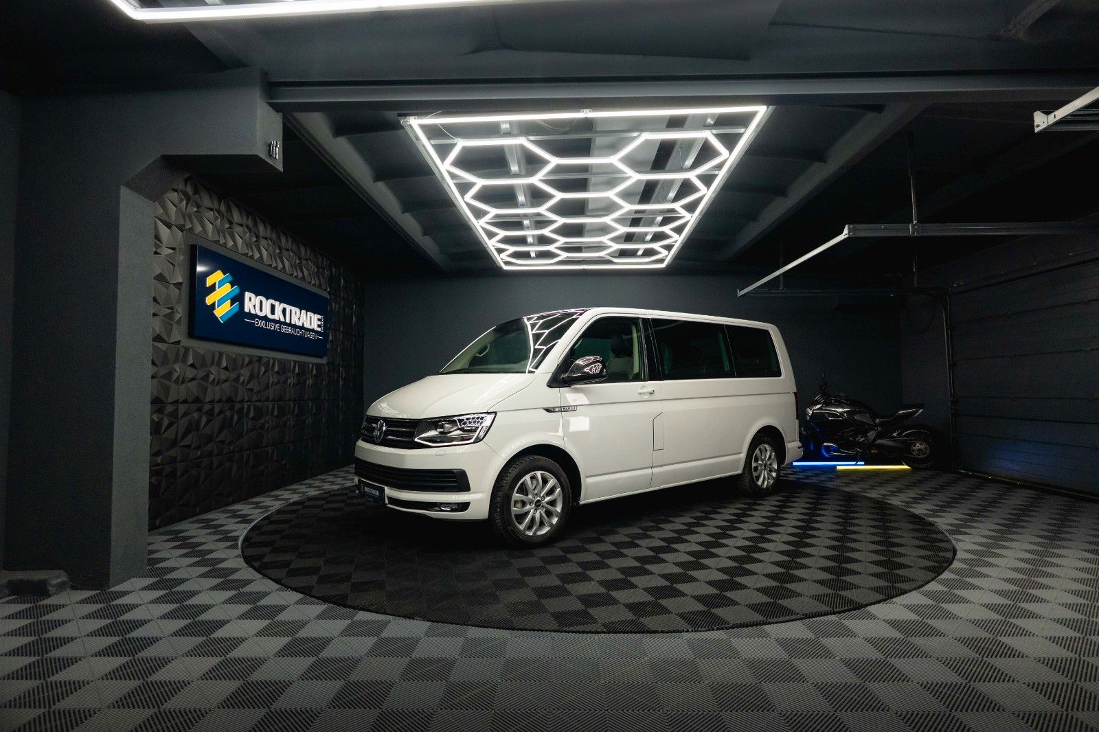 Fahrzeugabbildung Volkswagen T6 Multivan Edition 30 4Motion Sport *LED*Kamera