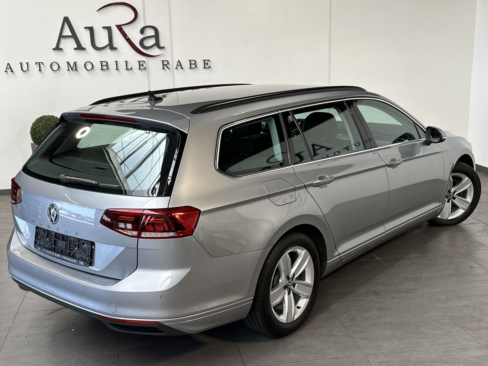 Fahrzeugabbildung Volkswagen Passat Variant 2.0 TDI DSG Business NAV+LED+ACC