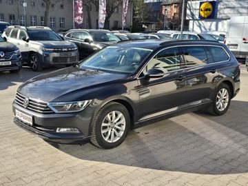 Volkswagen Passat - 1