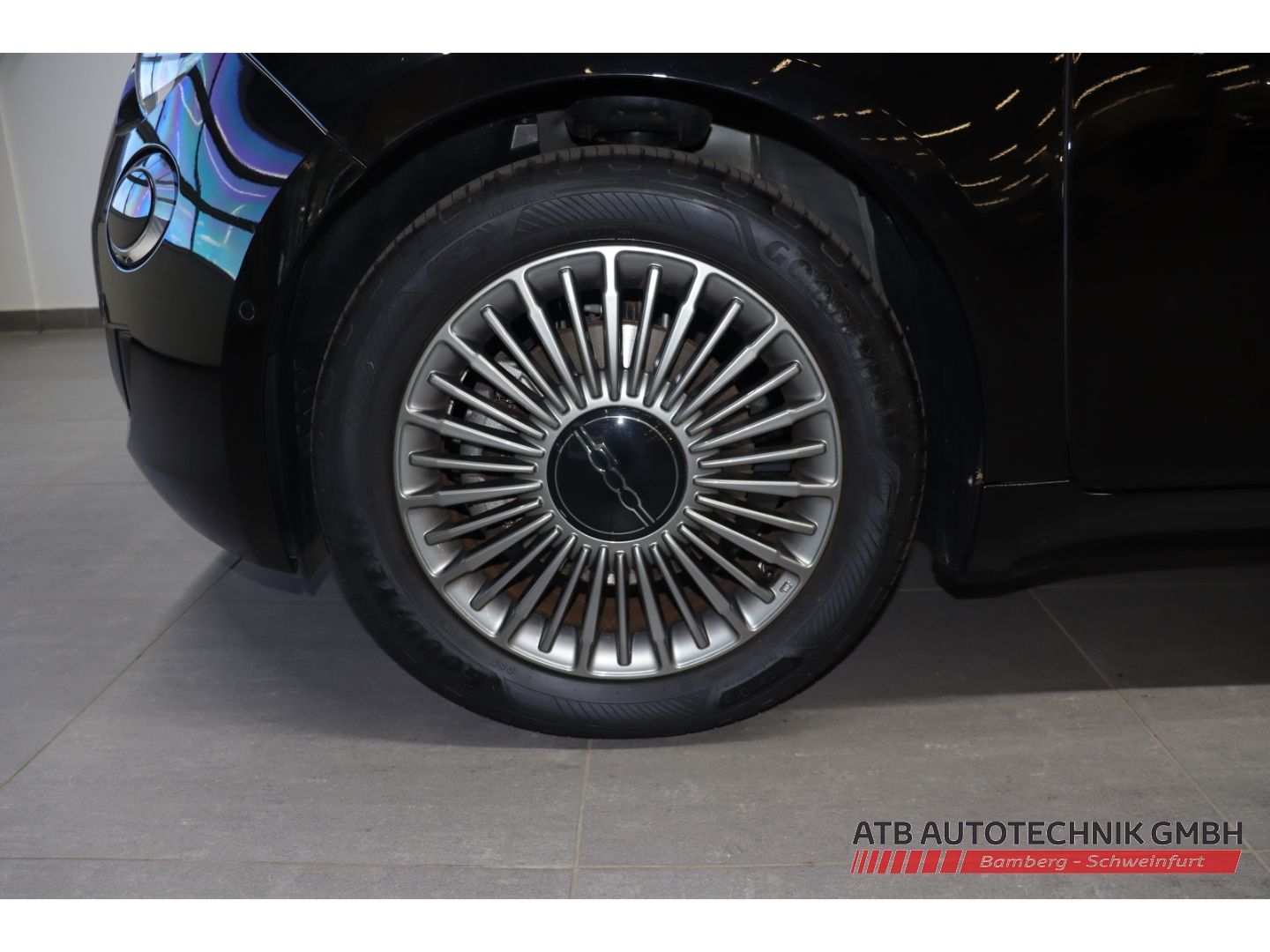 Fahrzeugabbildung Fiat 500e 42kWh Komfort- und Stylepaket SOH 95,0%
