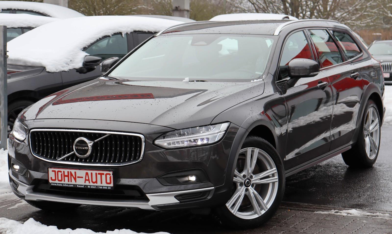 Volvo V90 Cross Country Pro AWD*1.Hd*AHK*8 Räder*235PS
