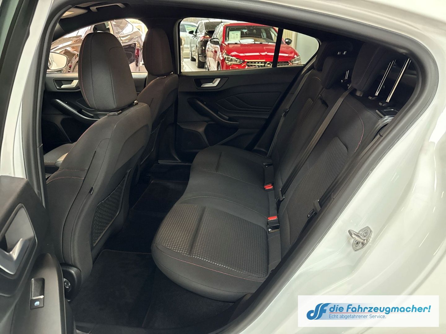 Fahrzeugabbildung Ford Focus ST-Line X AD Navi Digitales Cockpit LED Bl