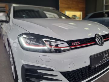 Fahrzeugabbildung Volkswagen Golf VII GTI Performance DSG NAVI LED Virtual