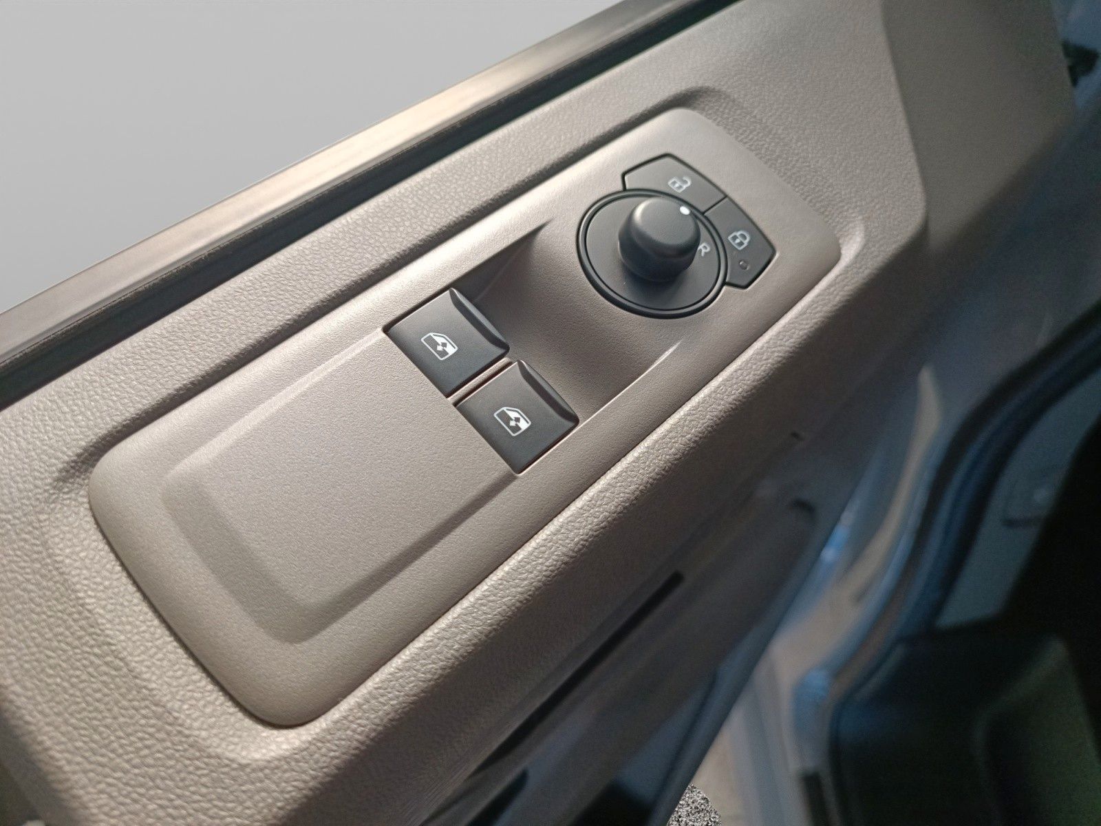 Fahrzeugabbildung Volkswagen T7 Transporter KR 81 kW *AHZV*Klimaauto*Holz