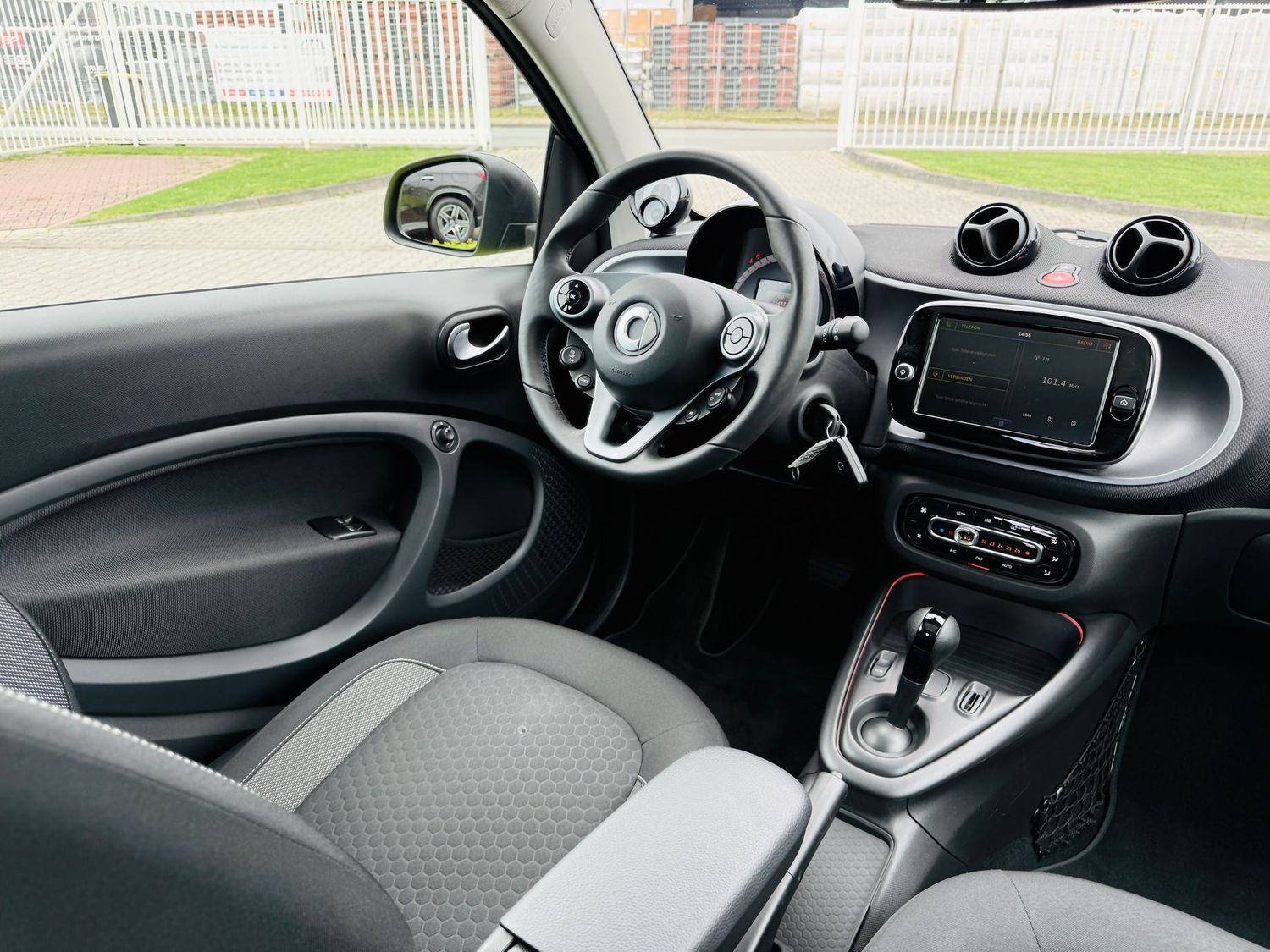 Fahrzeugabbildung Smart forTwo EQ EXCLUSIVE, Winter, LED, PTS, RFK, Pano