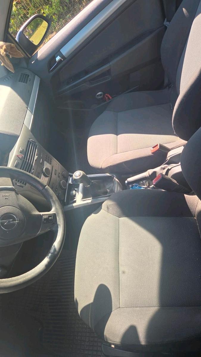 Opel Astra 2006 — photo 7