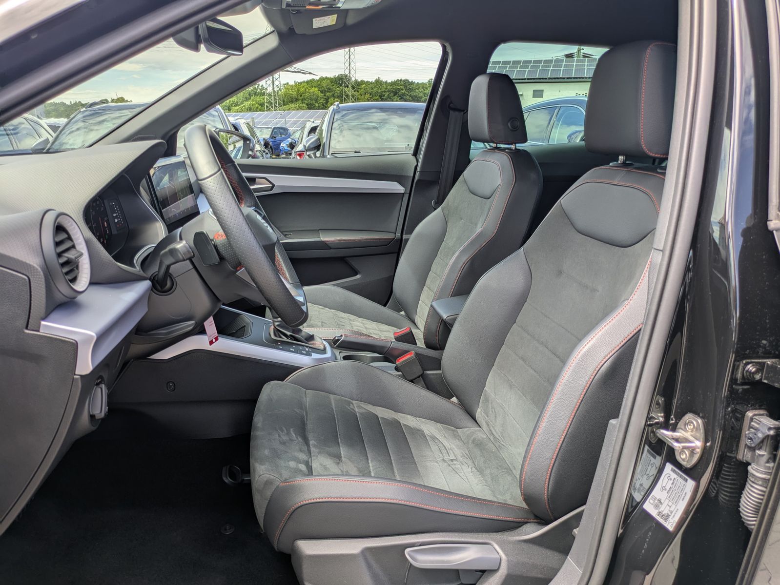 Fahrzeugabbildung SEAT Arona 1.0 TSI FR DSG AHK*ACC*LED*APP*DAB*KAMERA