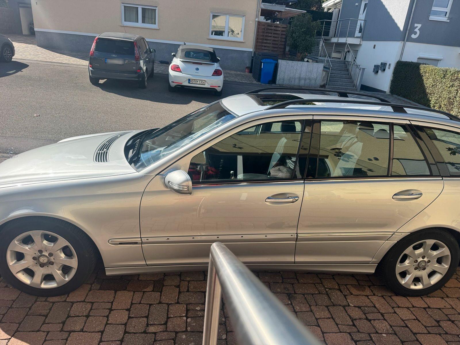 Mercedes-Benz C220 2004 — вигляд ззаду