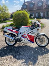 Yamaha FZR600 - Offers matching your search criteria