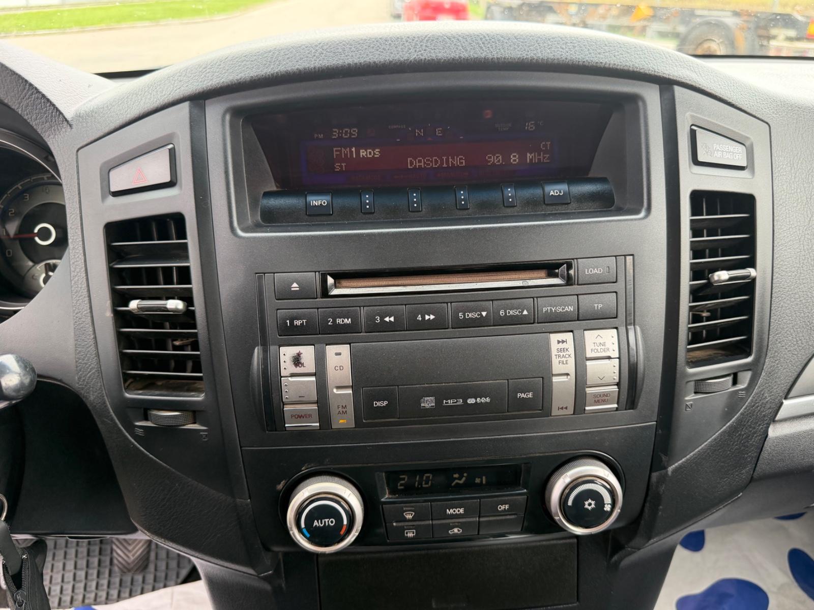 MITSUBISHI PAJERO 3.2 DI-D 160CH - INVITE - BVM - ATTELAGE - CT NEUF - HISTORIQUE ENTRETIEN COMPLET - 1ERE MAIN