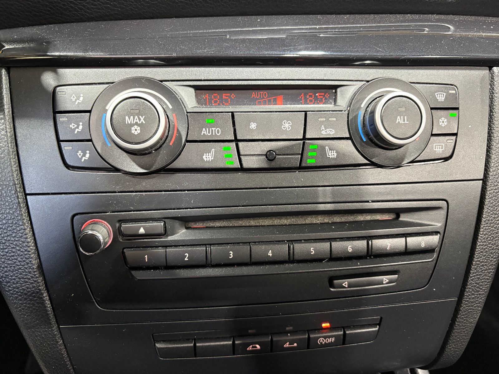Fahrzeugabbildung BMW 118i Baureihe 1 Cabrio/NAVI/PDC/SHZ/KLIMA/8-FACH