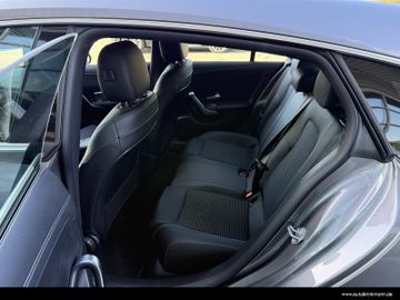 Mercedes CLA 180 Shooting Brake - 11