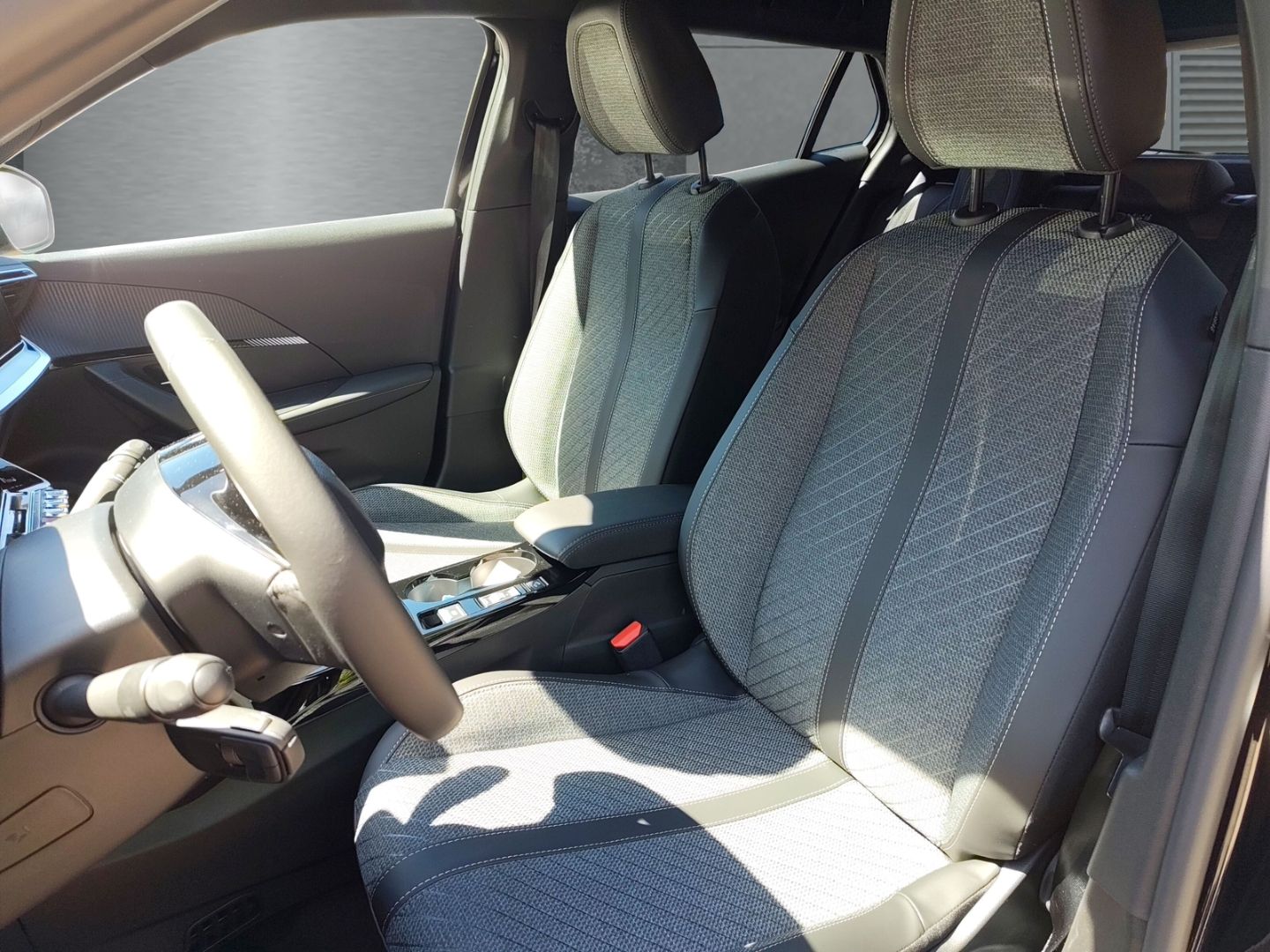 Peugeot 2008 - Bild 8