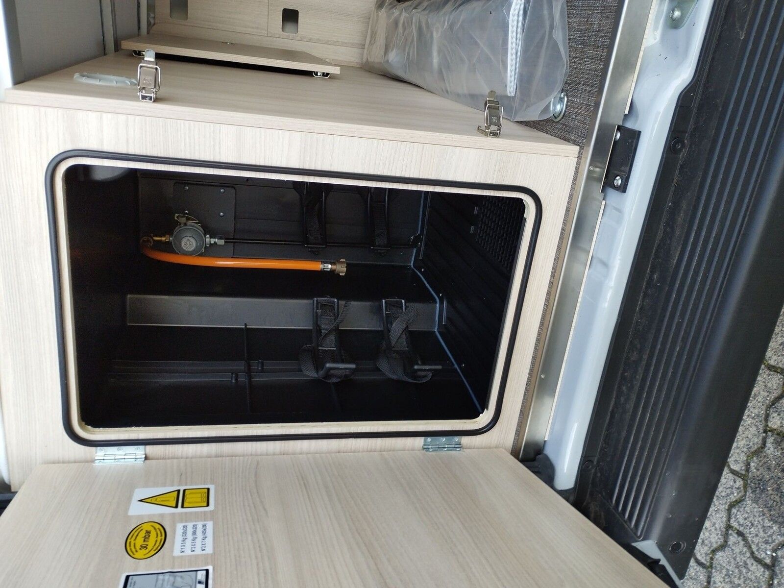 Fahrzeugabbildung Eura Mobil Van V 595 HB Alufelgen, RFK, Captain-Chair-Sitze