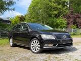 Volkswagen Passat Variant Highline*NAVI*LEDER*KAMERA*8XALU* - gebrauchte VW Passat aus dem Jahr 2013