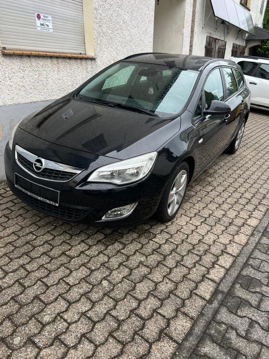 Opel Astra, 2011