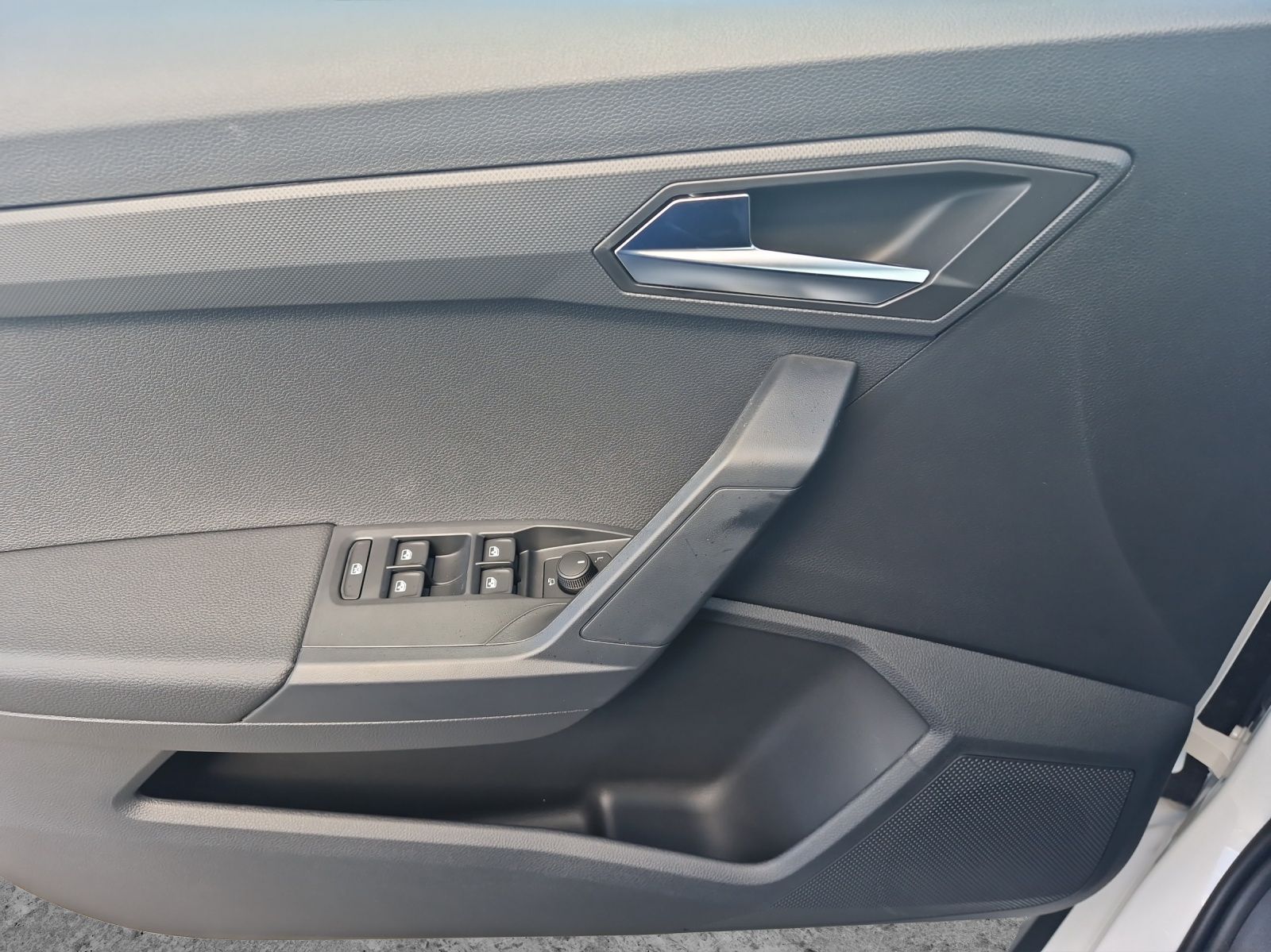 Fahrzeugabbildung SEAT Arona Road Edition 1.0 TSI LED KAMERA KLIMA