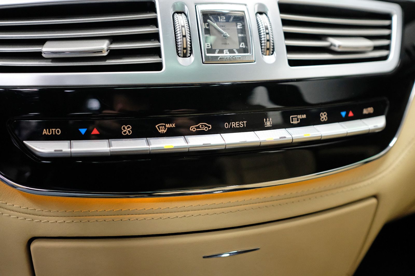 Fahrzeugabbildung Mercedes-Benz S 63 AMG L| B&O | MASSAGE| NACHTSICHT |DESIGNO