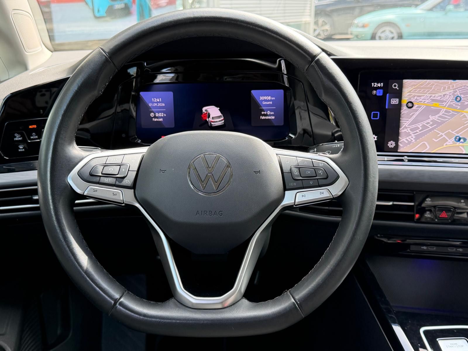 Fahrzeugabbildung Volkswagen Golf 1,5 eTSI Style >MEMO+LED+MASS+SHZ+PDC+ACC+