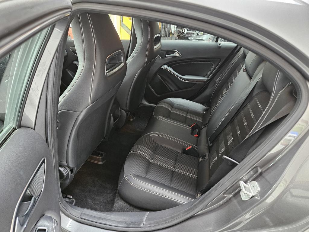 Mercedes-Benz A 220