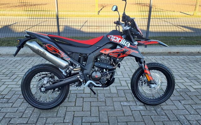 Aprilia SX 125 4T ABS E5 SUPER MOTO+ HELM